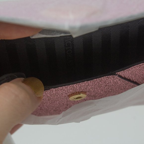 Victoria’s Secret Lips Card Holder with 💖keychain - Picture 2 of 10